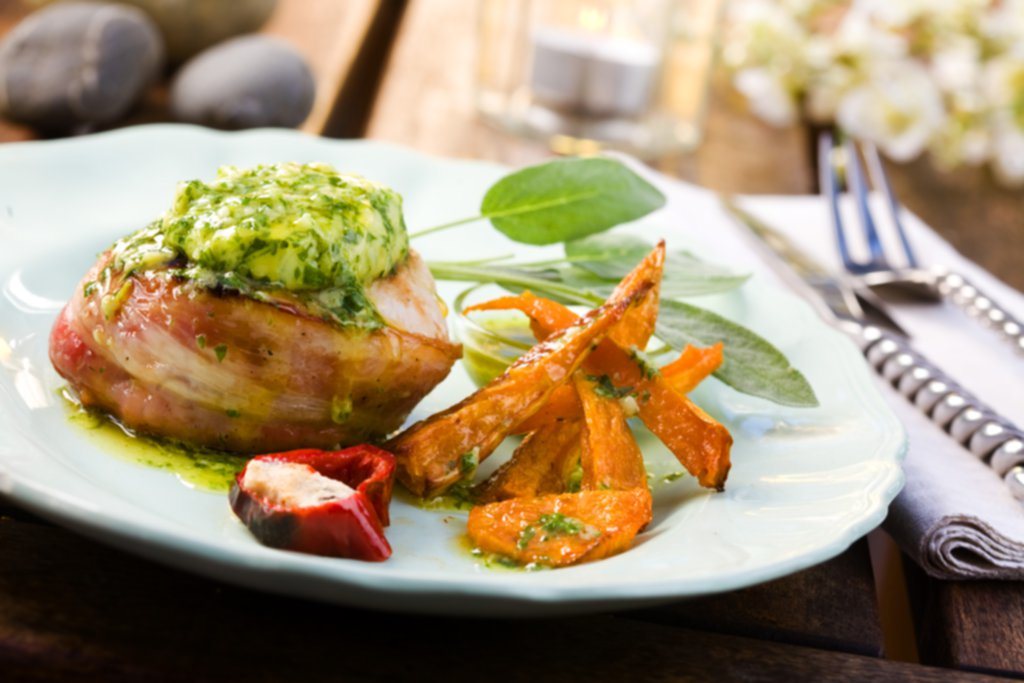 Kalkunbiff med stekte søtpoteter 