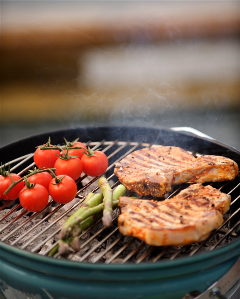 Marinerte svinekoteletter med cherrytomat og asparges