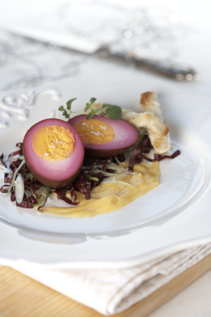 Rødbetmarinerte egg