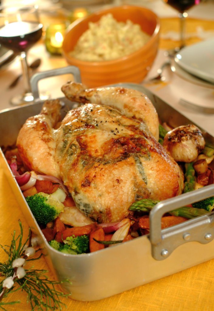 Helstekt kylling på rotgrønnsaker