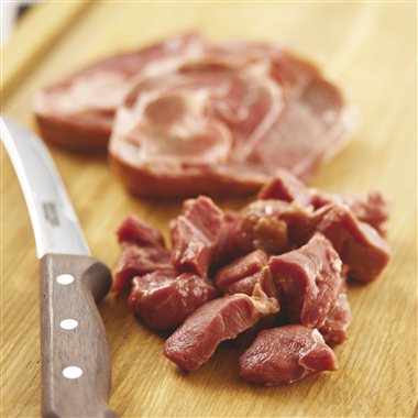 Slik steker du lammekjøtt i biter