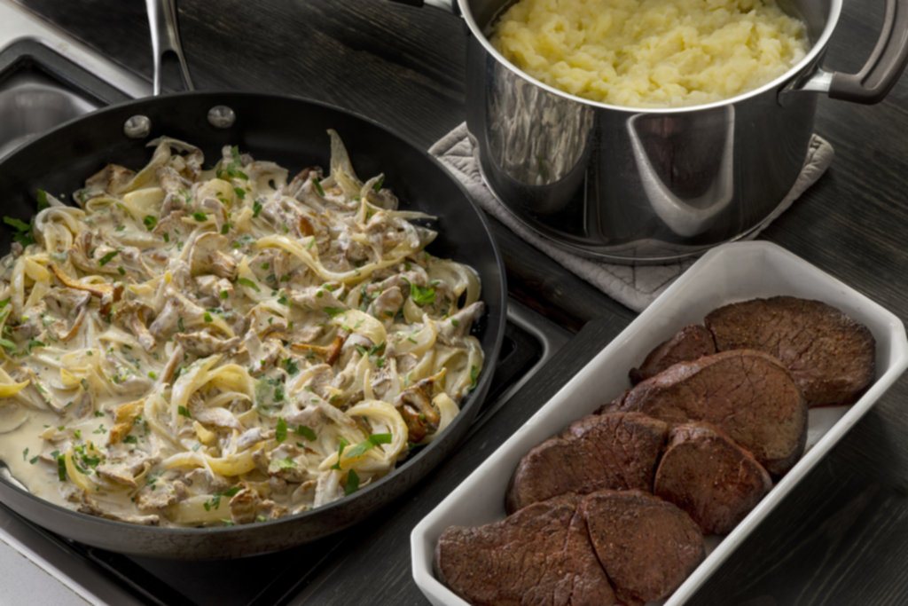 Reinsdyrbiff med kremet soppstuing 4