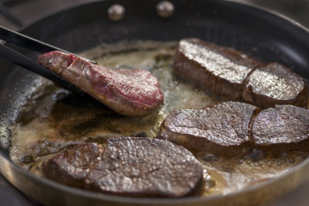 Reinsdyrbiff med kremet soppstuing 3f