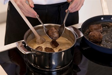 Reinsdyrkaker i kremet viltsaus 3e