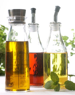 Olje og eddik til marinader.