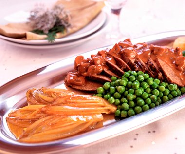 Kalvestek med appelsinkokt endive