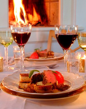 Helstekt kalvefilet med bakt tomat og sellrerirot, lime-potetpuré og calvadossaus med søte rosiner - hovedrett nyttårsmeny 1