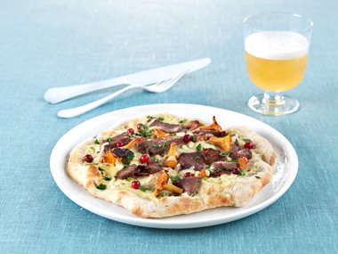 Eltefri pizza med reinsdyrskav, bacon og kantareller