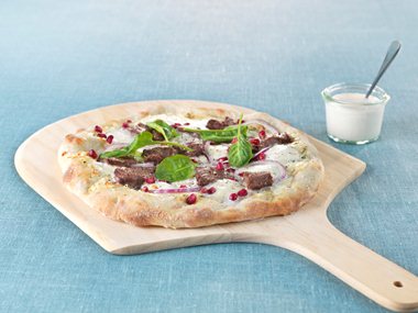 Eltefri pizza med reinsdyrskav, granateple og spinat