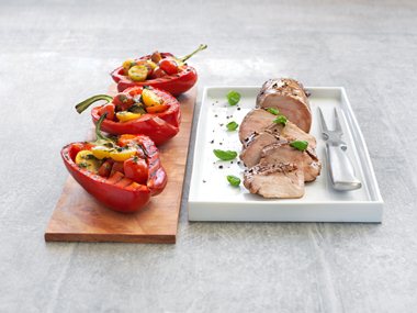 Glasert svinefilet med fylte paprika