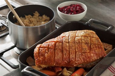 Klassisk skinkestek med surkål