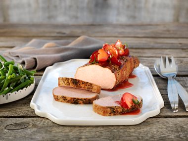 Helstekt ytrefilet av svin med plommesaus