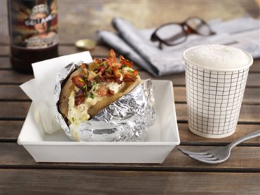 Bakt potet med kylling og bacon