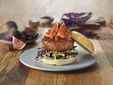 BURGER MED FIKEN- OG DADDELCHUTNEY_1