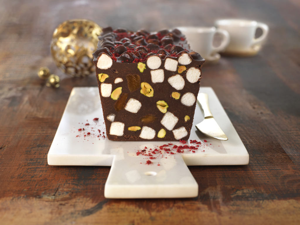 DELFIAKAKE MED MARSHMALLOWS OG NØTTER