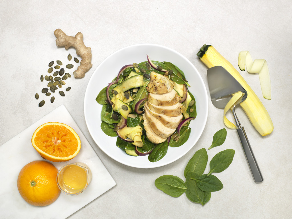 Appelsinkokt kyllingfilet med lun squashsalat og ingefærdressing 