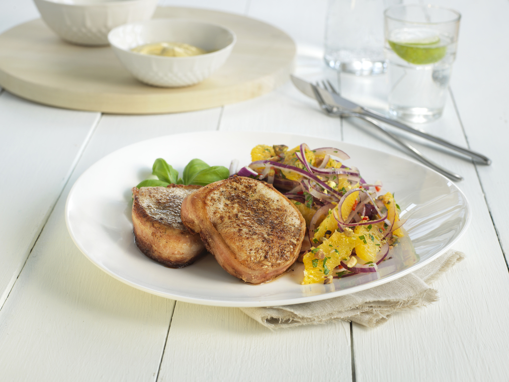Kalkunmedaljong med appelsin- og rødløksalat
