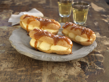 Èclair med eggekrem og salt karamell