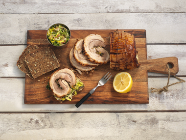 Porchetta med eple og kål