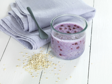 Kjøleskapsgrøt med blåbær og vanilje