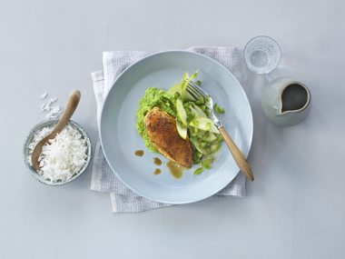 Karrikylling med ertepuré og eplesalat