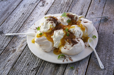Pavlova med appelsinmarmelade og sjokolade                               