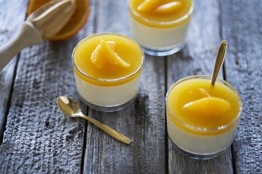 Panna cotta med appelsingele                               