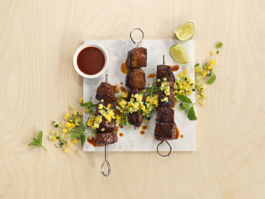 Biffspyd med agurk- og mangosalsa