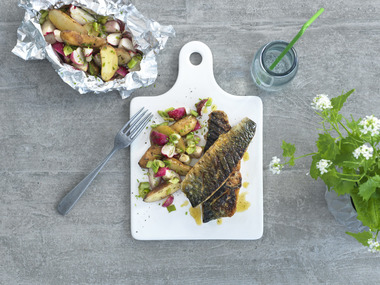 Grillet makrell med lun potetsalat