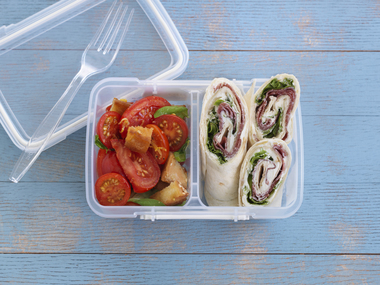 Wrap med salami og kremost