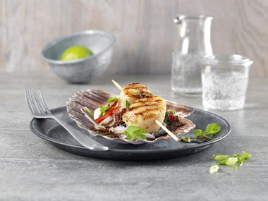 Grillet kamskjell med asiatisk smak