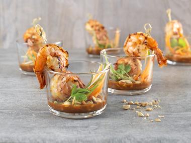 Grillet scampi med peanøttdip