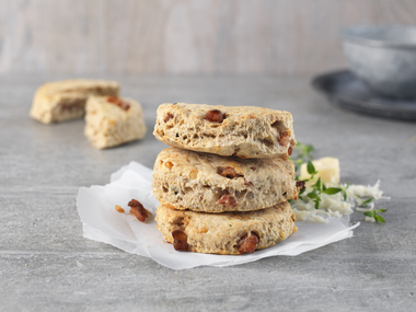 Grove scones med bacon