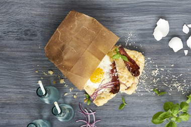 Butterdeig med egg og bacon                               