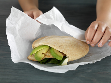 Grovt pitabrød med kylling