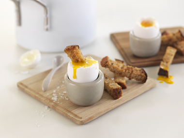 Bløtkokt egg med ristet brød