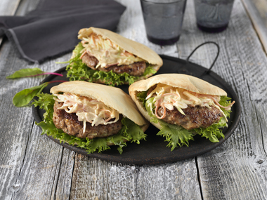 Lammeburger med eplecoleslaw