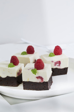 sitronostekake med bringebær