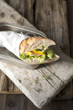 Baguette med kylling, avokado og rømmedressing_stående_6