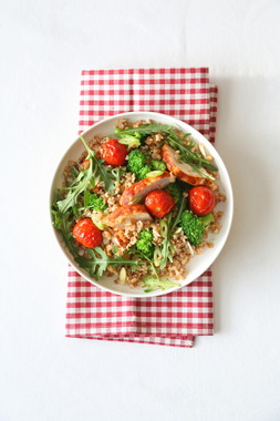 Lun kyllingsalat med spinat og hel hvete