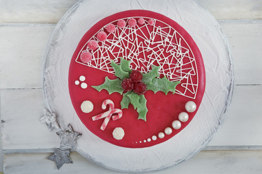 Julepyntet marsipankake