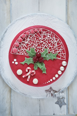 Julepyntet marsipankake