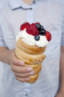 Cones med iskrem og bær