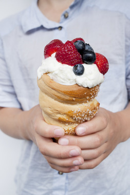 Cones med iskrem og bær