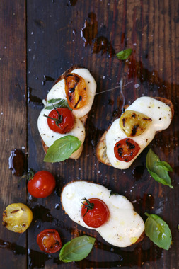 Bruschetta med tomat og mozzarella