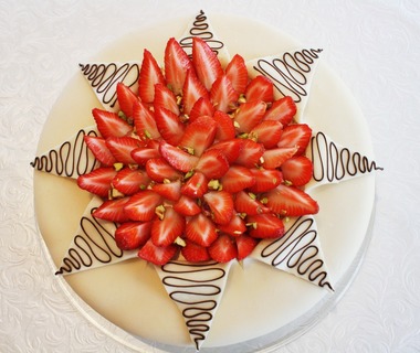 Jordbær og marsipankake