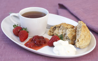 scones med krem og bær