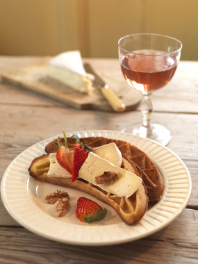 Vafler med valnøtter og brie