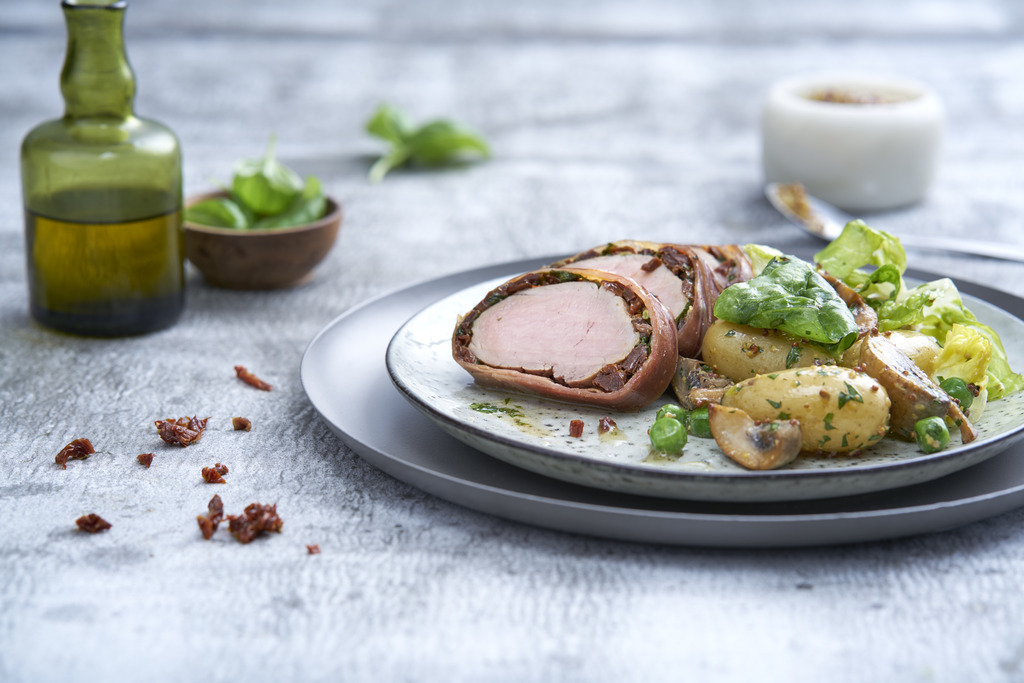 Innbakt svinefilet med soltørkede tomater                        