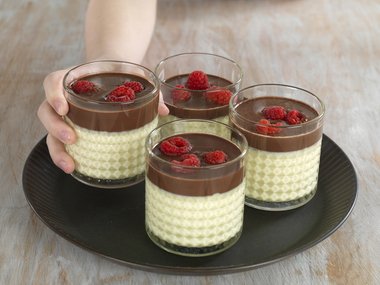 Vaniljepudding med sjokoladesaus